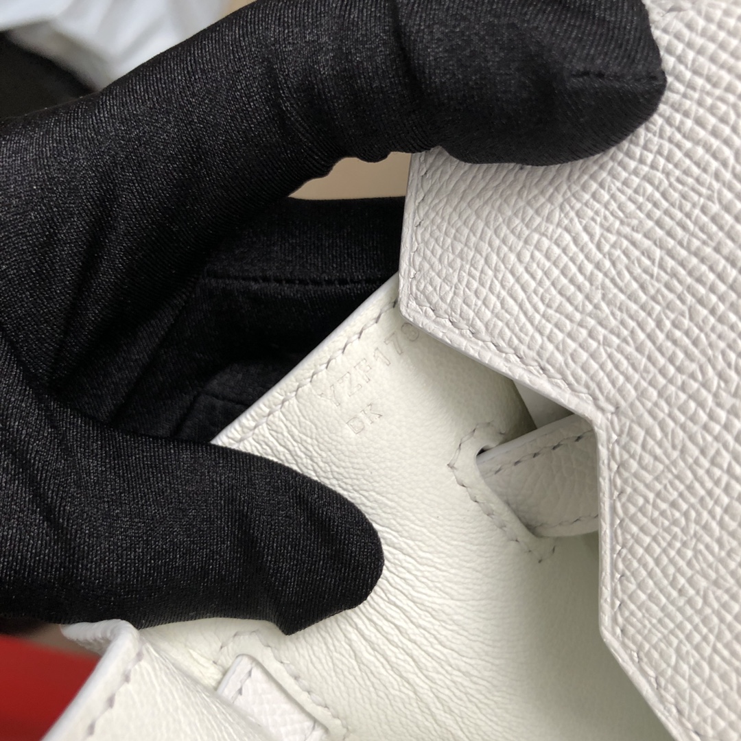 에르메스 버킨백30 화이트 금장 앱송